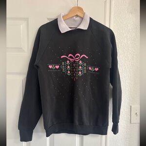 1990s heart & bow pattern black collared sweatshirt crewneck